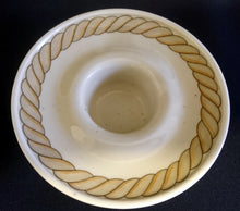 Lade das Bild in den Galerie-Viewer, EIERBECHER "Corda Avana" - Porzellan, Gedrehtes Seil Zopf Strick Motiv Dekor