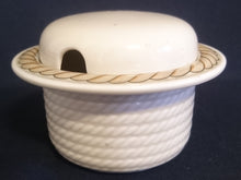 Lade das Bild in den Galerie-Viewer, 3er Set MILCHKÄNNCHEN & ZUCKERDOSE + DECKEL "Corda Avana" - Porzellan, Gedrehtes Seil Zopf Strick Relief Motiv Dekor