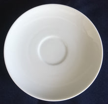 Lade das Bild in den Galerie-Viewer, UNTERTASSE - Porzellan, Einfärbiges Gastronomisches Motiv Dekor