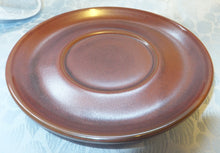 Lade das Bild in den Galerie-Viewer, 2er Set GROßE UNTERTASSEN - Keramik / Steingut, Einfärbiges Landhaus Garten Motiv Dekor