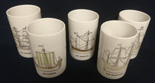 Lade das Bild in den Galerie-Viewer, GETRÄNKEBECHER "Segelschiffe" - Porzellan, Jahr 1620 Aufschrift Mayflower Segelschiff Motiv Dekor (BC)