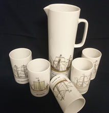 Lade das Bild in den Galerie-Viewer, 6er Set GETRÄNKEKANNE & ~BECHER - Porzellan, Jahrgänge Aufschrift Segelschiffe Motiv Dekor