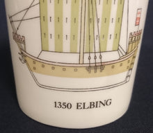 Lade das Bild in den Galerie-Viewer, GETRÄNKEBECHER "Segelschiffe" - Porzellan, Jahr 1350 Aufschrift Elbing Segelschiff Motiv Dekor (BC)