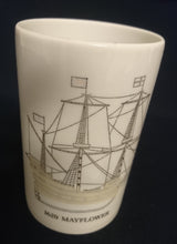 Lade das Bild in den Galerie-Viewer, 6er Set GETRÄNKEKANNE & ~BECHER - Porzellan, Jahrgänge Aufschrift Segelschiffe Motiv Dekor