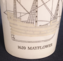 Lade das Bild in den Galerie-Viewer, 6er Set GETRÄNKEKANNE & ~BECHER - Porzellan, Jahrgänge Aufschrift Segelschiffe Motiv Dekor