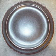 Lade das Bild in den Galerie-Viewer, 2er Set SPEISETELLER - Keramik / Steingut, Einfärbiges Klassisches Landhaus Motiv Dekor