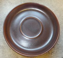 Lade das Bild in den Galerie-Viewer, 2er Set UNTERTASSEN - Keramik / Steingut, Einfärbiges Landhaus Garten Motiv Dekor