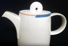 Lade das Bild in den Galerie-Viewer, KAFFEEKANNE MIT DECKEL "York Cubic" - Porzellan, Abstrakt Geometrisches Balken Rechteck Geschwungene Streifen Motiv Dekor