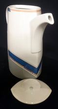 Lade das Bild in den Galerie-Viewer, KAFFEEKANNE MIT DECKEL "York Cubic" - Porzellan, Abstrakt Geometrisches Balken Rechteck Geschwungene Streifen Motiv Dekor