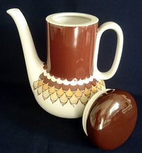 Lade das Bild in den Galerie-Viewer, KAFFEEKANNE MIT DECKEL - Porzellan, Geometrisches Abstraktes Wellen Zeichen Motiv Dekor