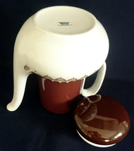 Lade das Bild in den Galerie-Viewer, KAFFEEKANNE MIT DECKEL - Porzellan, Geometrisches Abstraktes Wellen Zeichen Motiv Dekor