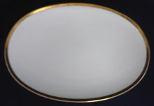 Lade das Bild in den Galerie-Viewer, SERVIERTABLETT - Porzellan, Breiter Goldrand Motiv Dekor