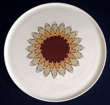 Lade das Bild in den Galerie-Viewer, TORTEN- BEILAGENTELLER - Porzellan, Geometrisches Abstraktes Wellen Zeichen Motiv Dekor (BC)