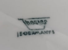 Lade das Bild in den Galerie-Viewer, 2er Set UNTERTASSEN - Porzellan, Geometrisches Abstraktes Wellen Zeichen Motiv Dekor