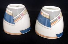Lade das Bild in den Galerie-Viewer, 2er Set EIERBECHER "York Cubic" - Porzellan, Abstrakt Geometrisches Balken Rechteck Geschwungene Streifen Motiv Dekor