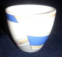 Lade das Bild in den Galerie-Viewer, EIERBECHER "York Cubic" - Porzellan, Abstrakt Geometrisches Balken Rechteck Geschwungene Streifen Motiv Dekor