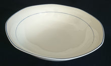 Lade das Bild in den Galerie-Viewer, BEILAGENSCHÜSSEL - Porzellan, 2facher Linien Rand Motiv Dekor