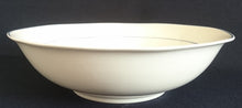 Lade das Bild in den Galerie-Viewer, BEILAGENSCHÜSSEL - Porzellan, 2facher Linien Rand Motiv Dekor