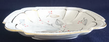 Lade das Bild in den Galerie-Viewer, BEILAGENSCHALE - Porzellan, Gold Linien Flora Pflanzen Randwölbungen Relief Motiv Dekor