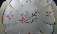 Lade das Bild in den Galerie-Viewer, BEILAGENSCHALE - Porzellan, Gold Linien Flora Pflanzen Randwölbungen Relief Motiv Dekor