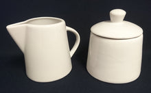 Lade das Bild in den Galerie-Viewer, 3er Set MILCHKÄNNCHEN & ZUCKERDOSE MIT DECKEL "Atrium" - Porzellan, Gastronomisches Einfärbiges Motiv Form Dekor (BC)