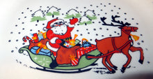 Lade das Bild in den Galerie-Viewer, DESSERTTELLER - Porzellan, Weihnachtsmann Schlitten Rentier Schneeflocken Baum Bäume Motiv Dekor