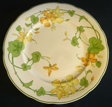 Lade das Bild in den Galerie-Viewer, DESSERTTELLER "Geranium" - Porzellan, Flora Pflanzen Geranien Blumenblüten Blatt Blätter Motiv Dekor