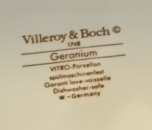 Lade das Bild in den Galerie-Viewer, 2er Set DESSERTTELLER "Geranium" - Porzellan, Flora Pflanzen Geranien Blumenblüten Blatt Blätter Motiv Dekor