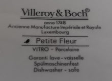 Lade das Bild in den Galerie-Viewer, DESSERTTELLER "Petite Fleur" - Porzellan, Flora Verschiedene Blumenblüten Blatt Blätter Motiv Dekor