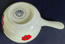 Lade das Bild in den Galerie-Viewer, FLOW CUP MIT GRIFF - Keramik / Steingut, Flora Blumenblüten Motiv Dekor