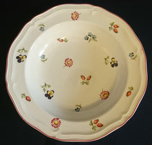 Lade das Bild in den Galerie-Viewer, 2er Set SUPPENTELLER "Petite Fleur" - Porzellan, Flora Verschiedene Blumenblüten Blatt Blätter Motiv Dekor