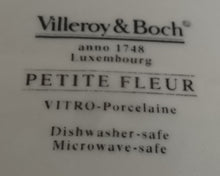 Lade das Bild in den Galerie-Viewer, SUPPENTELLER "Petite Fleur" - Porzellan, Flora Verschiedene Blumenblüten Blatt Blätter Motiv Dekor