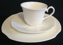 Lade das Bild in den Galerie-Viewer, KAFFEETASSE - Porzellan, Moderne Gastronomische Gewölbte Relief Form Motiv Dekor