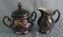 Lade das Bild in den Galerie-Viewer, ZUCKERDOSE MIT DECKEL - Porzellan, Silber Patiniert Wellen Relief Motiv Dekor (BC)