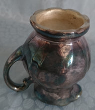 Lade das Bild in den Galerie-Viewer, 5er Set MOCCA KAFFEEKANNE MIT DECKEL & MILCHKÄNNCHEN & ZUCKERDOSE MIT DECKEL - Porzellan, Silber Patiniert Wellen Relief Motiv Dekor