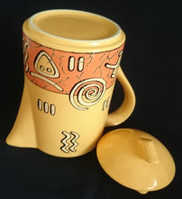 Lade das Bild in den Galerie-Viewer, 3er Set KAFFEEKANNE MIT DECKEL & MILCHKÄNNCHEN "Pasiega" - Keramik / Steingut, Abstrakt Geometrische Zeichen Spirale Linien Motiv Dekor