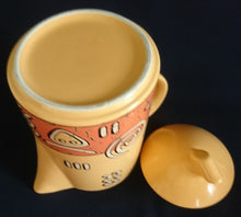 Lade das Bild in den Galerie-Viewer, 3er Set KAFFEEKANNE MIT DECKEL & MILCHKÄNNCHEN "Pasiega" - Keramik / Steingut, Abstrakt Geometrische Zeichen Spirale Linien Motiv Dekor