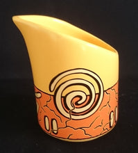 Lade das Bild in den Galerie-Viewer, 3er Set KAFFEEKANNE MIT DECKEL & MILCHKÄNNCHEN "Pasiega" - Keramik / Steingut, Abstrakt Geometrische Zeichen Spirale Linien Motiv Dekor