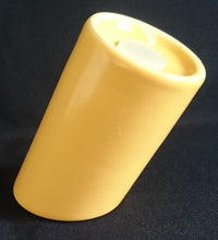 Lade das Bild in den Galerie-Viewer, 2er Set SALZ~ & PFEFFERSTREUER "Pasiega" - Keramik / Steingut, Abgeschrägte Form Einfärbiges Motiv Dekor