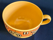 Lade das Bild in den Galerie-Viewer, SUPPENTASSE "Pasiega" - Keramik / Steingut, Abstrakt Geometrische Zeichen Spirale Linien Motiv Dekor (BC)