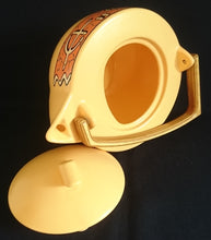 Lade das Bild in den Galerie-Viewer, 3er Set TEEKANNE MIT DECKEL & STÖVCHEN "Pasiega" - Keramik / Steingut & Holz, Abstrakt Geometrische Gezackte Linien Motiv Dekor