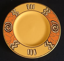 Lade das Bild in den Galerie-Viewer, 2er Set UNTERTASSEN "Pasiega" - Keramik / Steingut, Abstrakt Geometrische Zeichen Spirale Linien Motiv Dekor