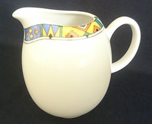 Lade das Bild in den Galerie-Viewer, 3er Set MILCHKÄNNCHEN & ZUCKERDOSE MIT DECKEL - Porzellan, Abstrakt Symbole Zeichen Geometrisches Motiv Dekor