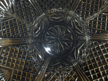 Lade das Bild in den Galerie-Viewer, SNACK SERVIERSCHALEN TABLET - Hartglas, 4Kammer geteilt, Abstraktes Linien Stern Karo Quadrat Motiv Dekor