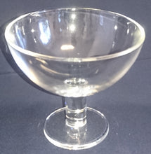 Lade das Bild in den Galerie-Viewer, EIS~ DESSERTBECHER - Hartglas, Obere Abgeschrägte Motiv Form Dekor