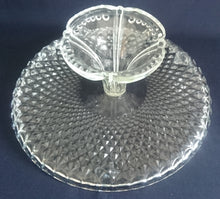 Lade das Bild in den Galerie-Viewer, TORTENPLATTEN ETAGERE - Hartglas, Geometrisches Abstraktes Dreieck Karo Gewölbter Welliger Relief Rand Motiv Dekor