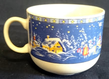 Lade das Bild in den Galerie-Viewer, 2er Set KAFFEETASSEN - Porzellan, Weihnachten Advent Schnee Dorf Haus Tannenbaum Sterne Motiv Dekor, Wellco Design