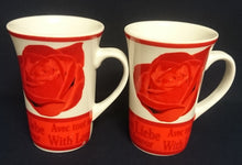 Lade das Bild in den Galerie-Viewer, KAFFEETASSE - Keramik / Steingut, Streifen Rand Flora Rosenblüten Alles Liebe With Love mon Amour Aufschrift Motiv Dekor