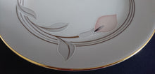 Lade das Bild in den Galerie-Viewer, 23 Teiliges KAFFEESERVICE - Porzellan, Goldrand Flora Blumenblüte Relief Motiv Dekor
