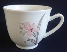 Lade das Bild in den Galerie-Viewer, TEETASSE - Porzellan, Flora Blumenblüten Pflanzen Blatt Blätter Motiv Dekor (BC)